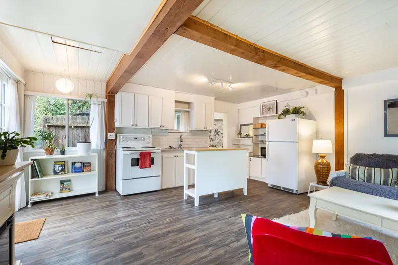 5699 TRIDENT AVENUE - photo 4 of 25