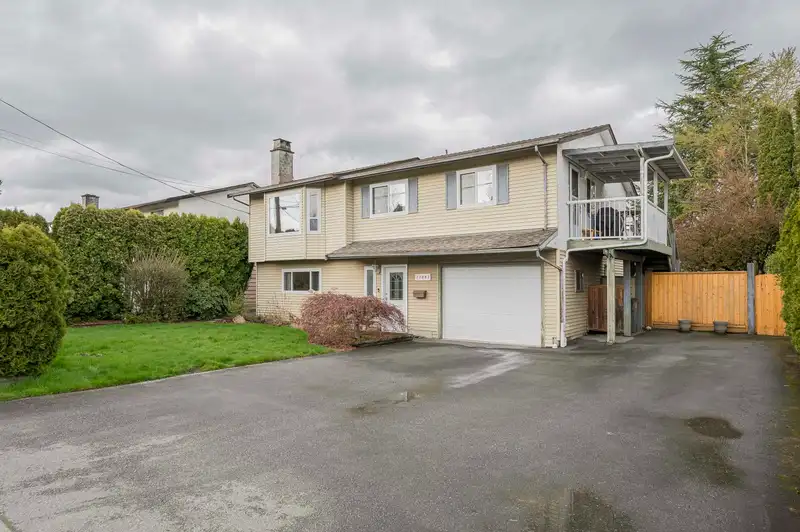 17093 60 AVENUE - photo 1 of 33