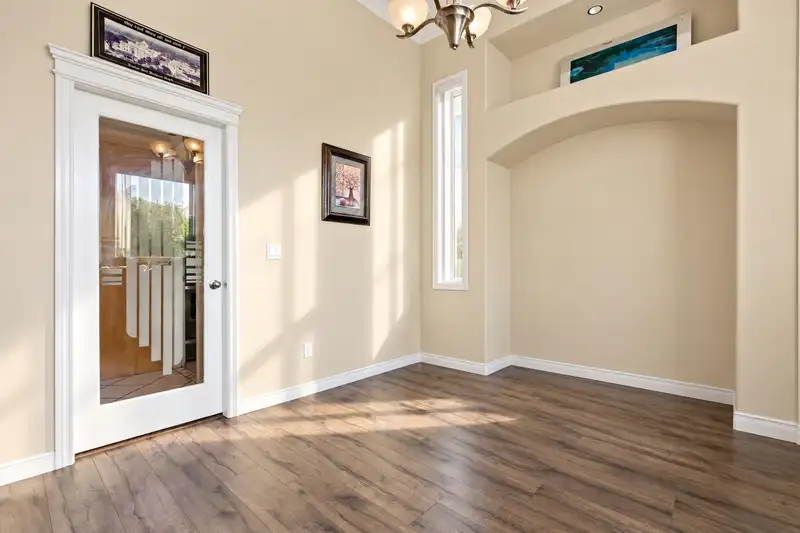 14577 80B AVENUE - photo 4 of 25
