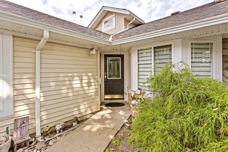 27 6488 168 STREET - photo 3 of 40