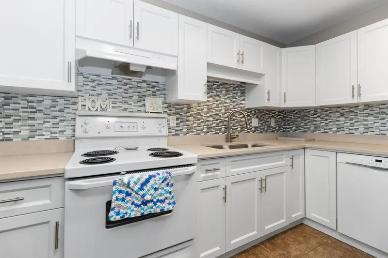 207 3174 GLADWIN ROAD - photo 4 of 25