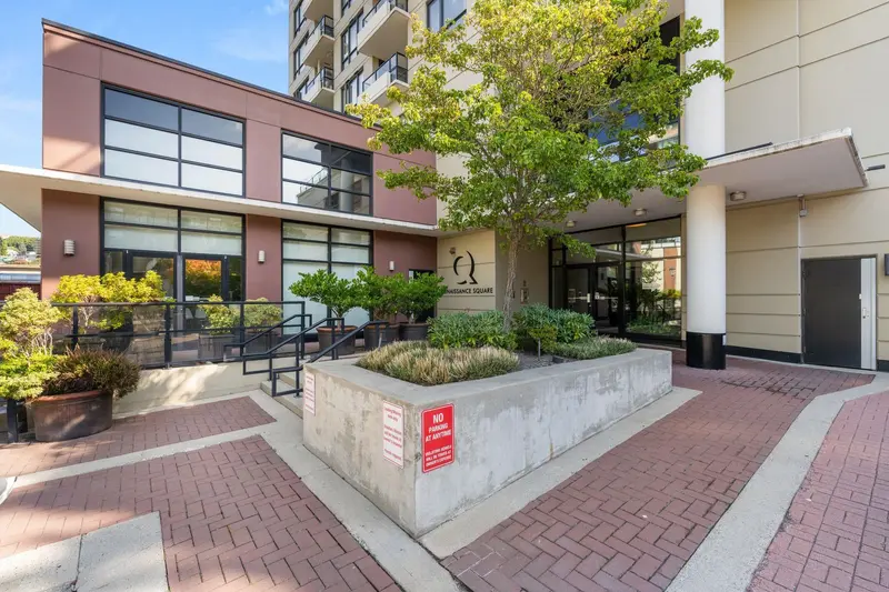 808 1 RENAISSANCE SQUARE - photo 3 of 25