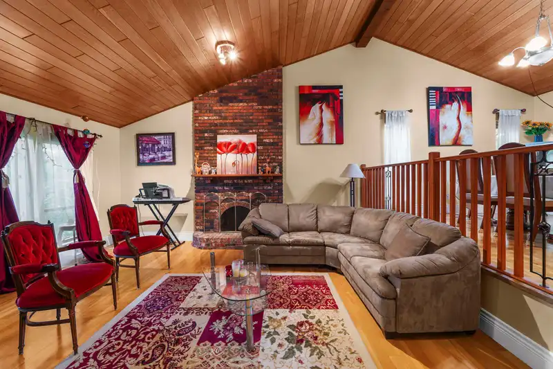 15667 98A AVENUE - photo 4 of 25