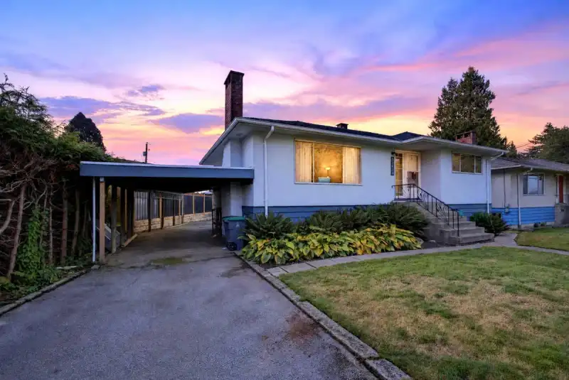 12614 102 AVENUE - photo 1 of 25
