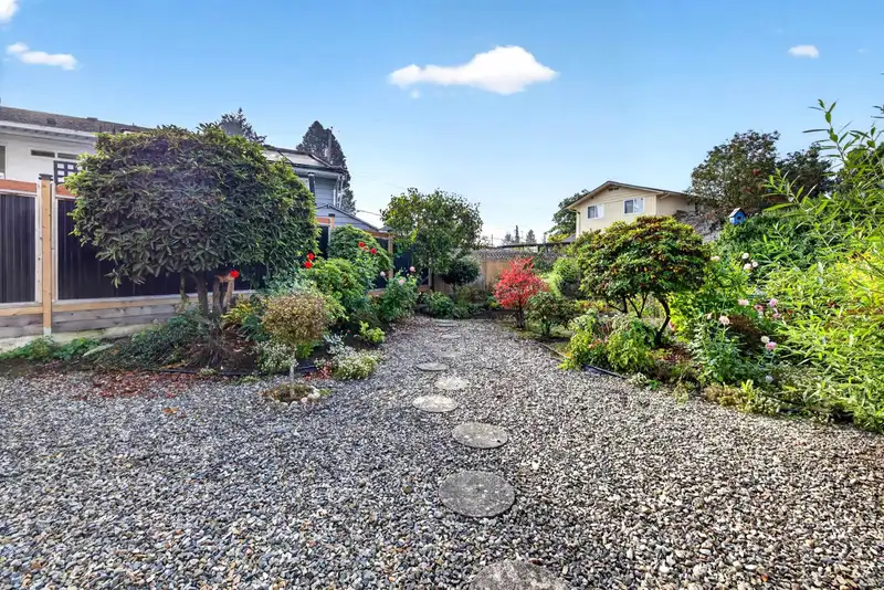 12614 102 AVENUE - photo 3 of 25