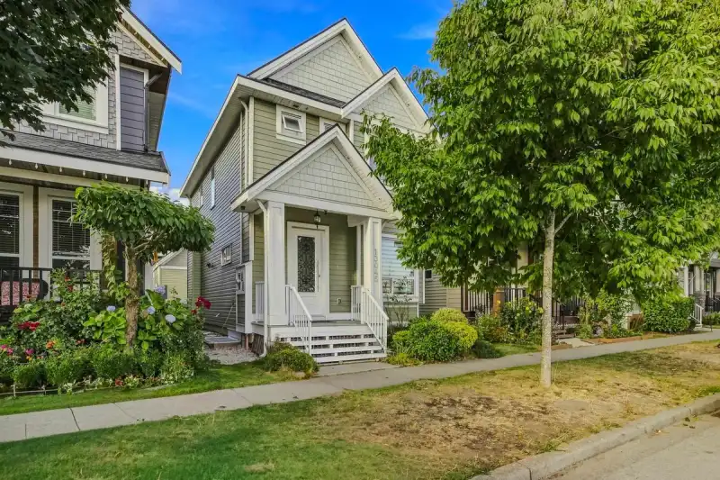 13045 59 AVENUE - photo 1 of 40