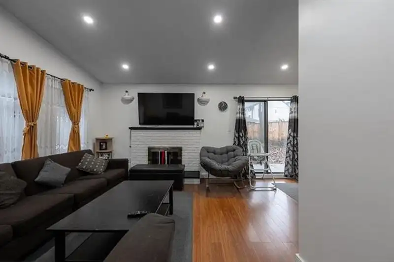 7366 128A STREET - photo 3 of 9