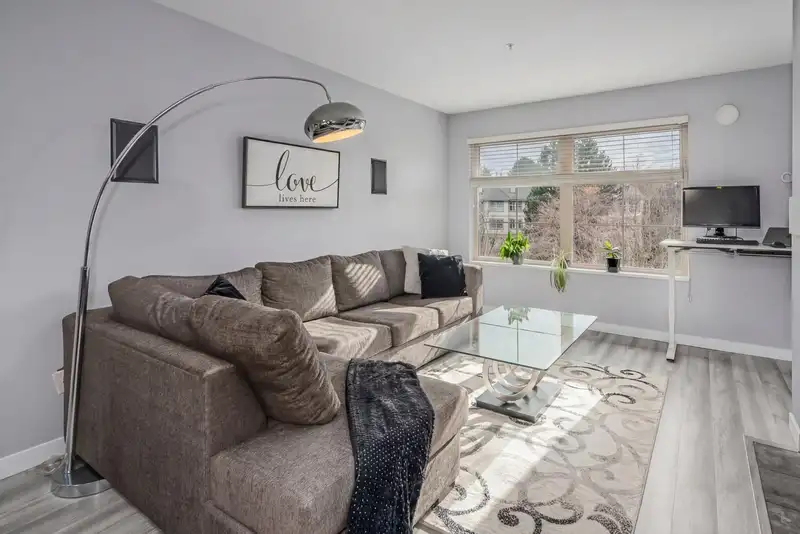 417 15210 GUILDFORD DRIVE - photo 2 of 32