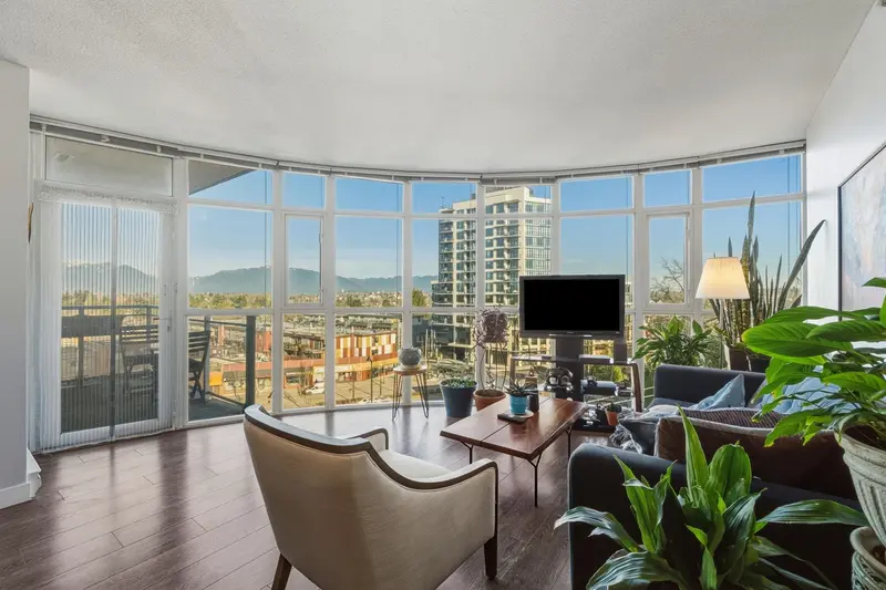 751 1483 E KING EDWARD AVENUE - photo 1 of 25