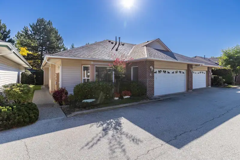 15 18939 65 AVENUE - photo 1 of 34