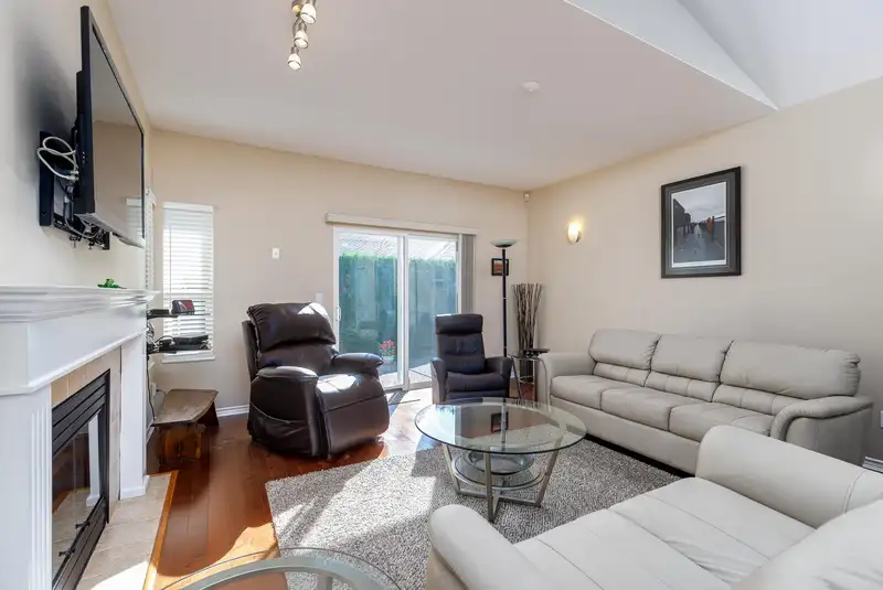 15 18939 65 AVENUE - photo 2 of 34