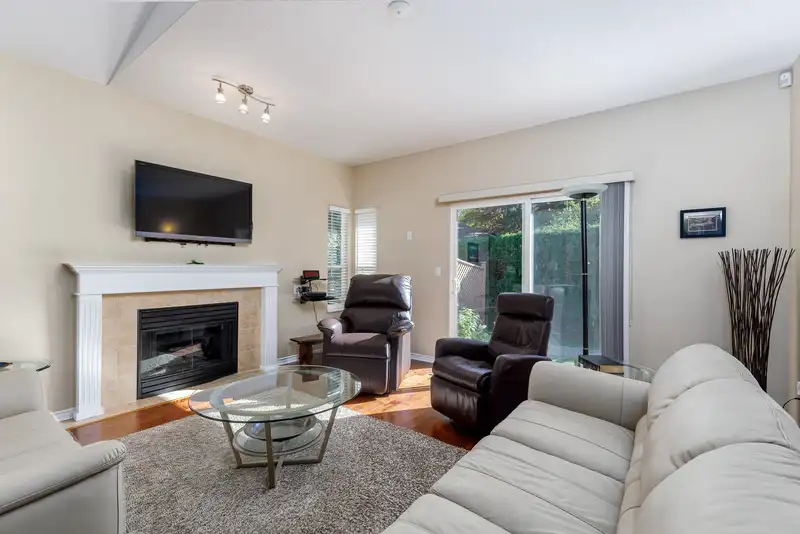 15 18939 65 AVENUE - photo 3 of 34