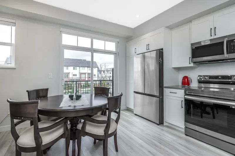 147 20180 84 AVENUE - photo 3 of 25