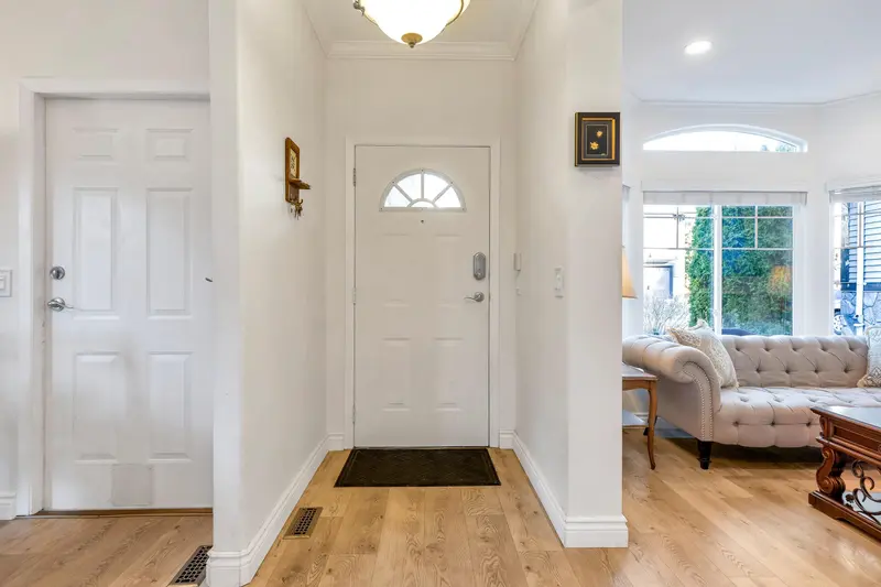 122 BLACKBERRY DRIVE - photo 3 of 25