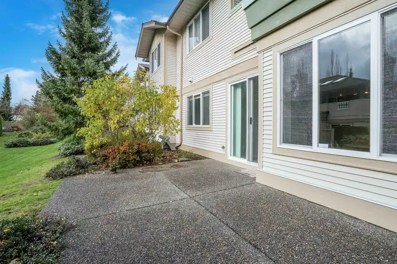 313 13888 70 AVENUE - photo 2 of 36