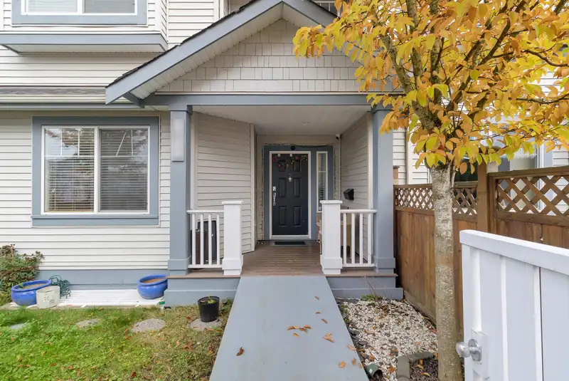5852 148 STREET - photo 2 of 28