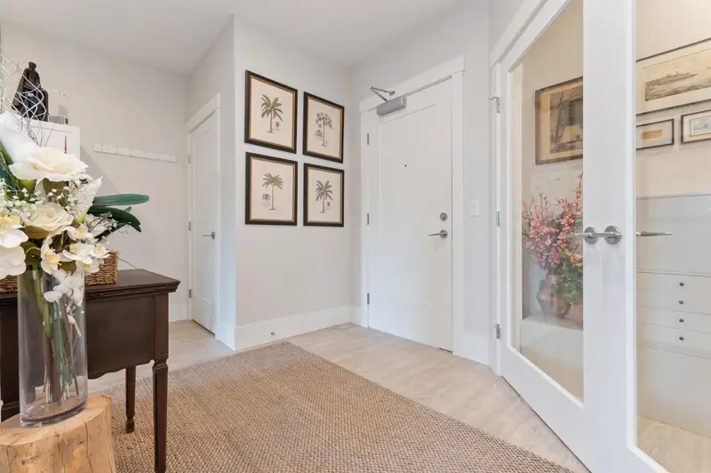 604 45745 WATSON ROAD - photo 3 of 25