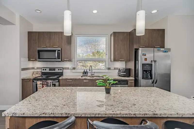 13 5888 144 STREET - photo 4 of 33