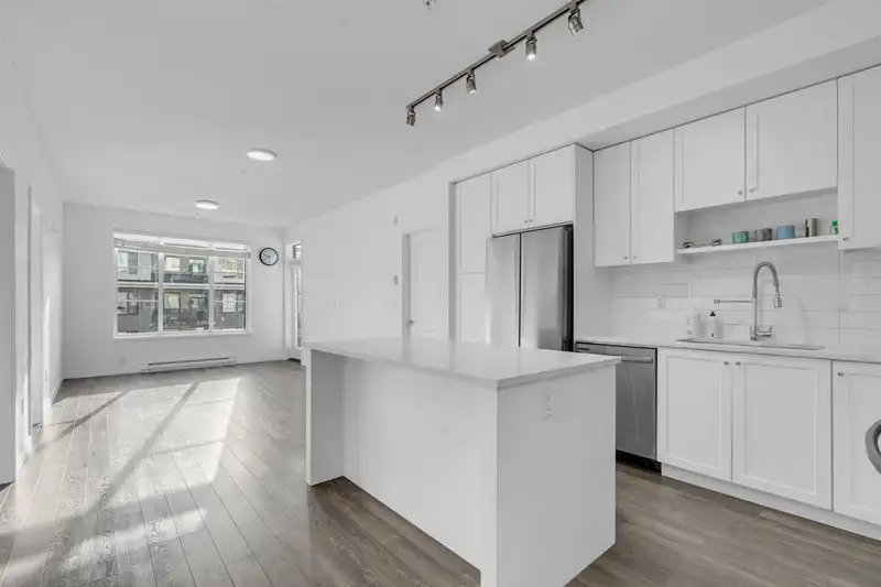 418 15825 85 AVENUE - photo 4 of 24