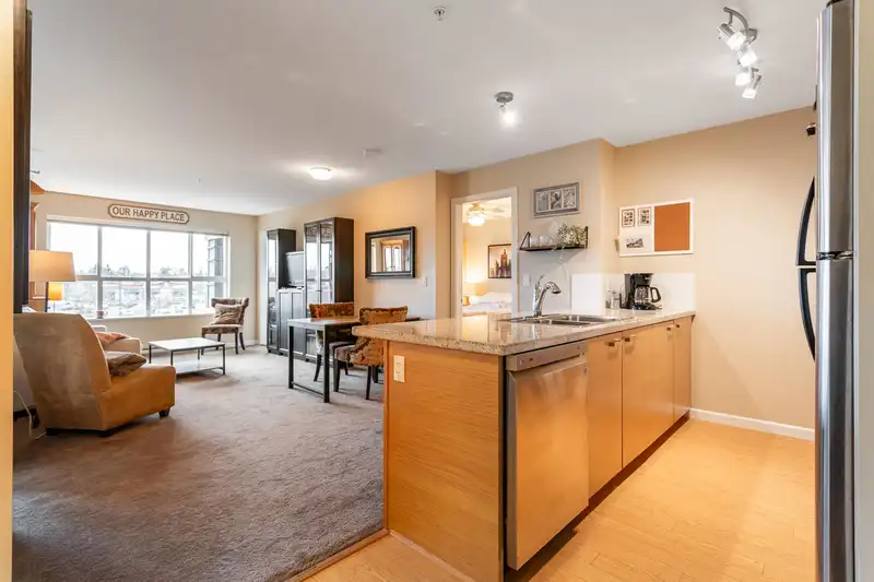 312 18755 68 AVENUE - photo 3 of 33