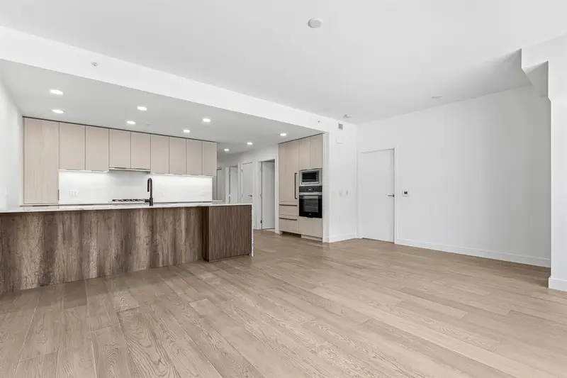 204 3590 W 39TH AVENUE - photo 1 of 20