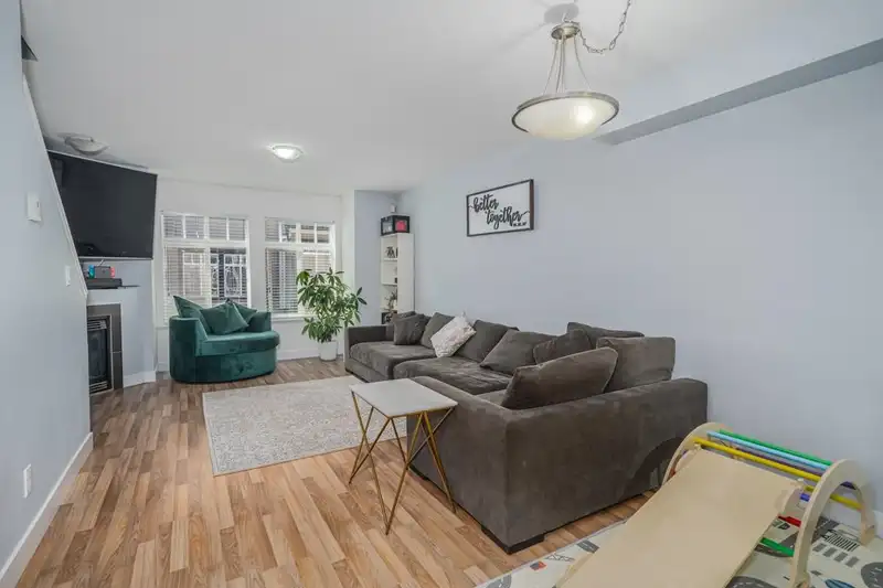 54 19448 68 AVENUE - photo 4 of 28