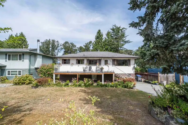 13389 CRESTVIEW DRIVE - photo 2 of 26