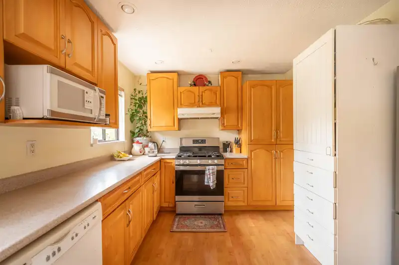 13389 CRESTVIEW DRIVE - photo 4 of 26