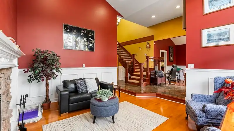 7756 144 STREET - photo 4 of 40