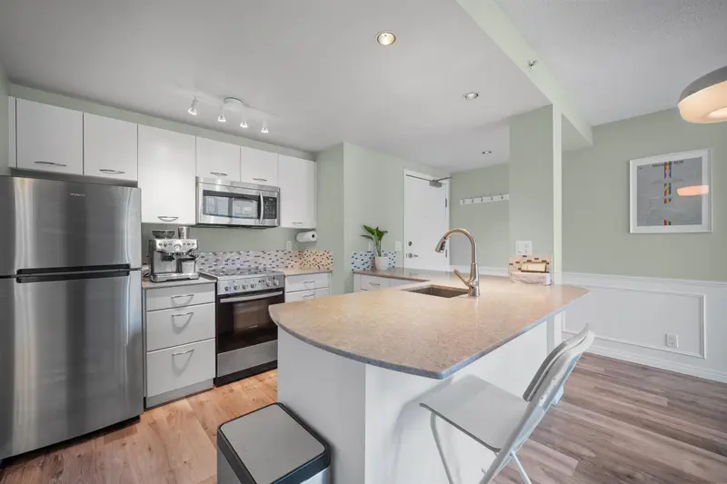 1001 1331 W GEORGIA STREET - photo 3 of 25