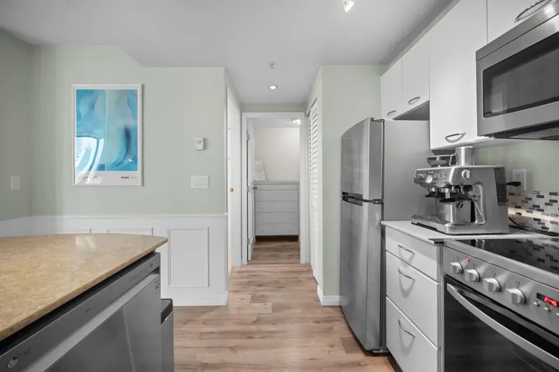 1001 1331 W GEORGIA STREET - photo 4 of 25