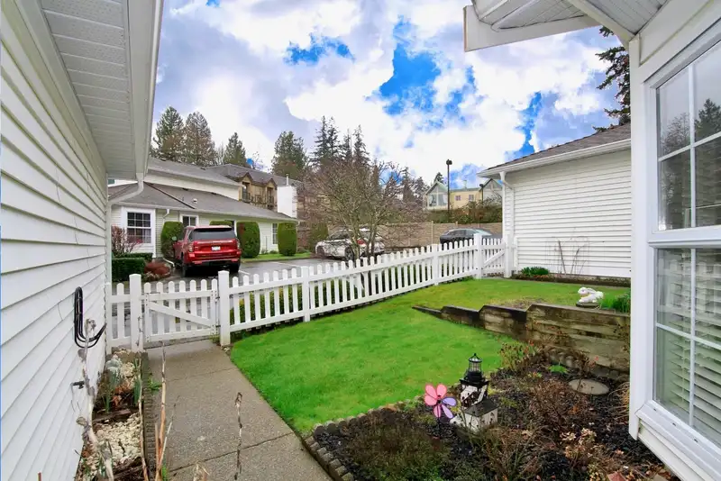 52 6537 138 STREET - photo 2 of 35