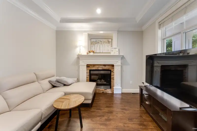 7132 195 STREET - photo 4 of 36