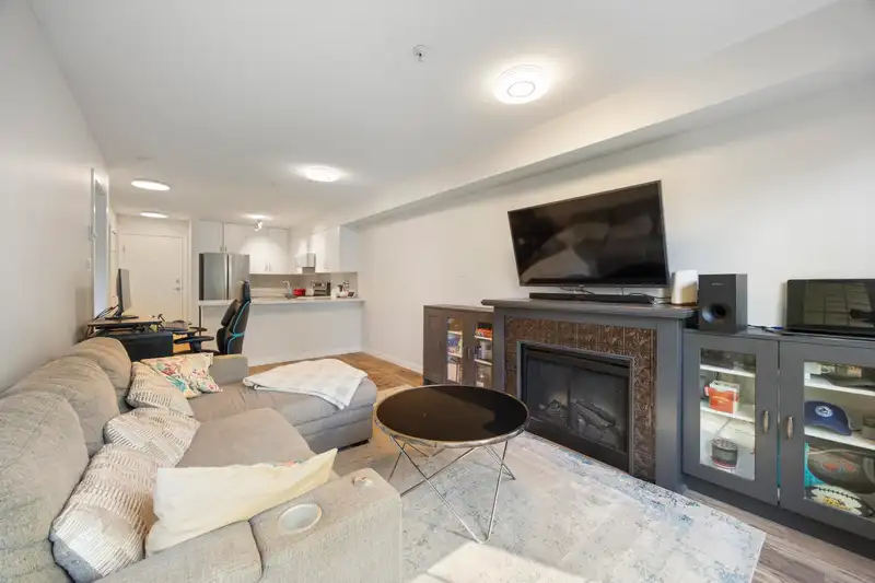 207 14877 100 AVENUE - photo 1 of 27
