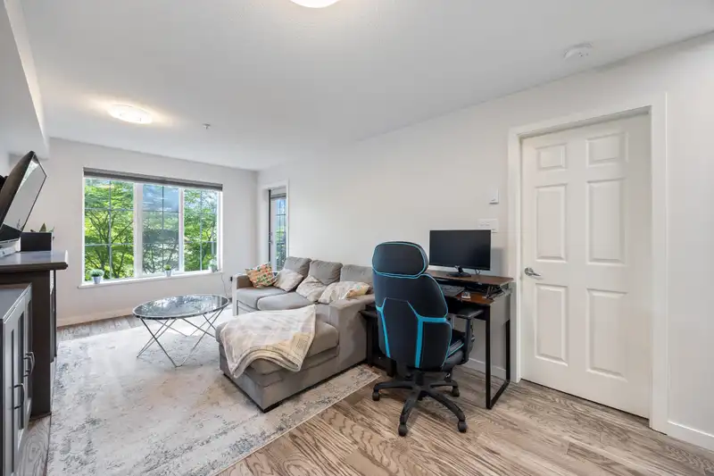207 14877 100 AVENUE - photo 2 of 27