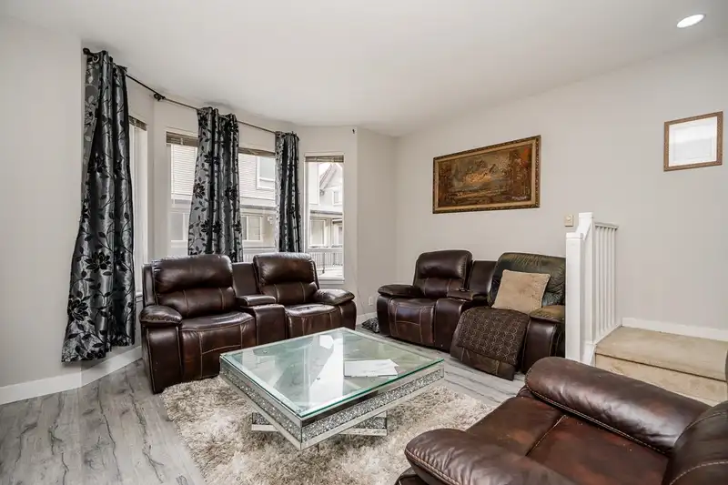 11 16772 61 AVENUE - photo 1 of 40