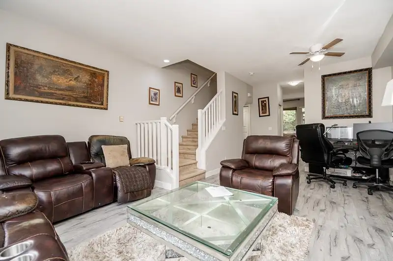 11 16772 61 AVENUE - photo 2 of 40
