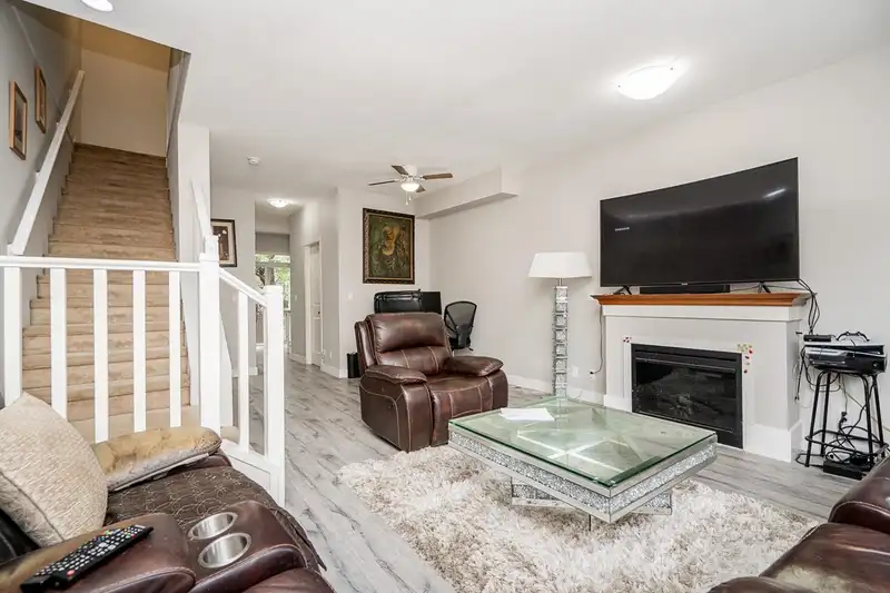 11 16772 61 AVENUE - photo 3 of 40