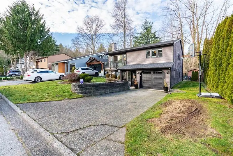 8095 138 STREET - photo 2 of 29