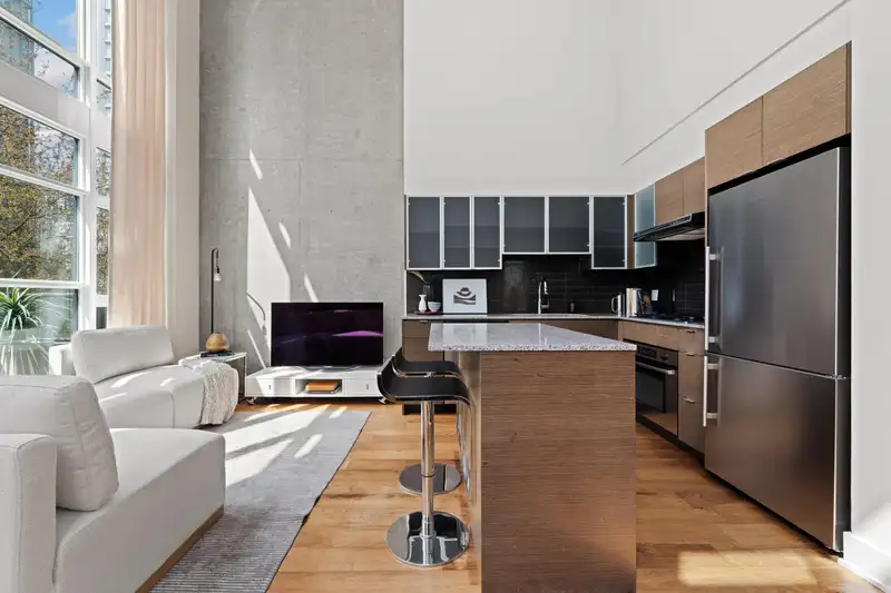 403 988 RICHARDS STREET - photo 3 of 25