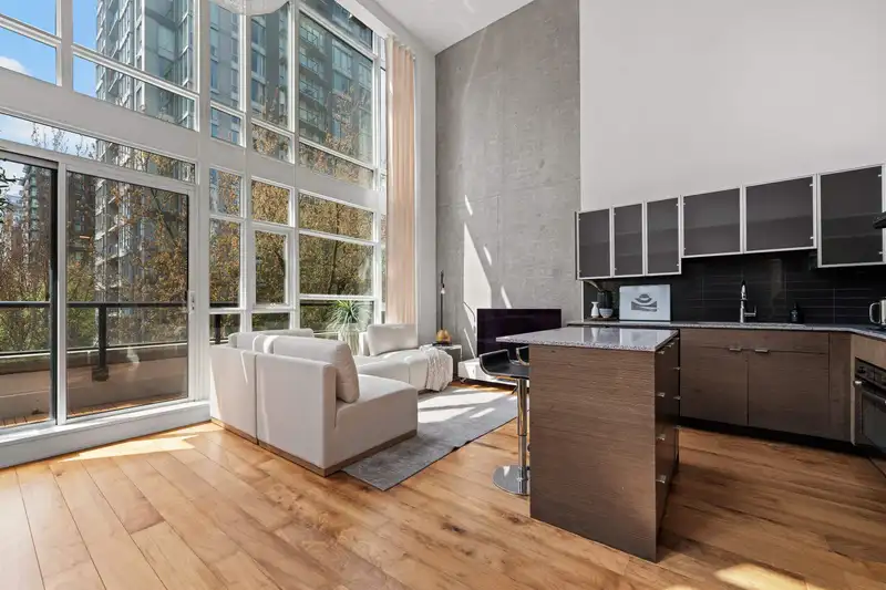 403 988 RICHARDS STREET - photo 4 of 25