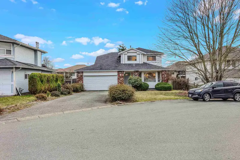 14314 91 AVENUE - photo 1 of 33