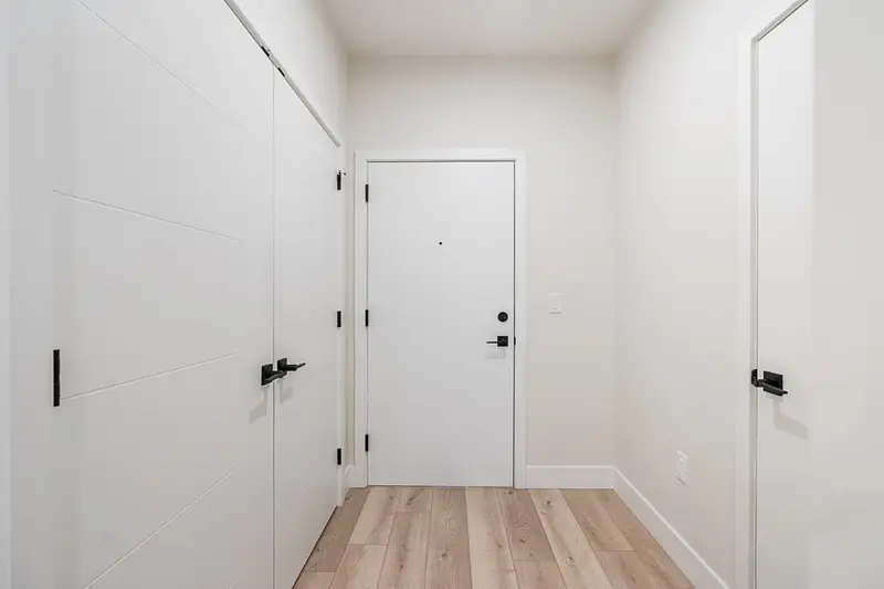 307 45511 CAMPUS DRIVE - photo 3 of 23