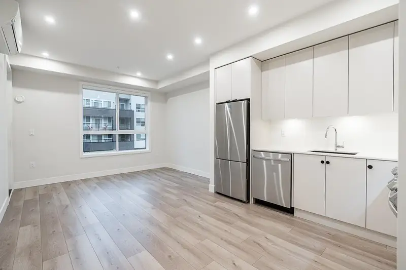 307 45511 CAMPUS DRIVE - photo 4 of 23