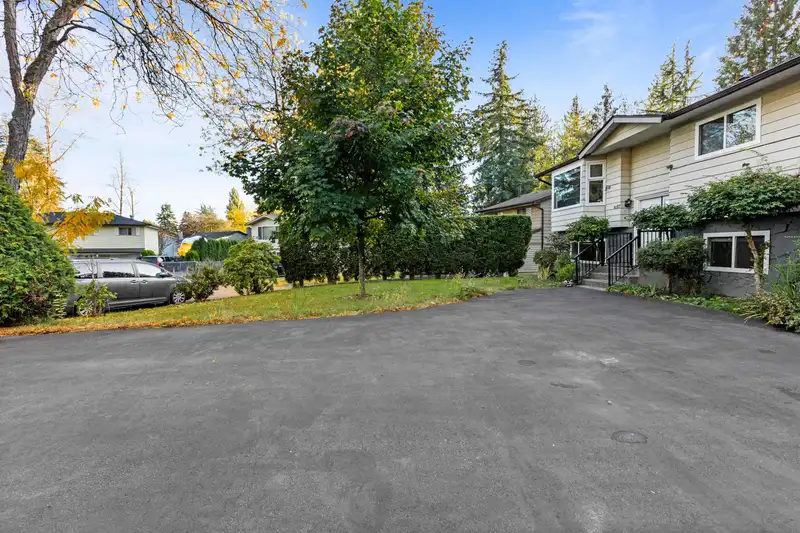 9127 146A STREET - photo 3 of 31
