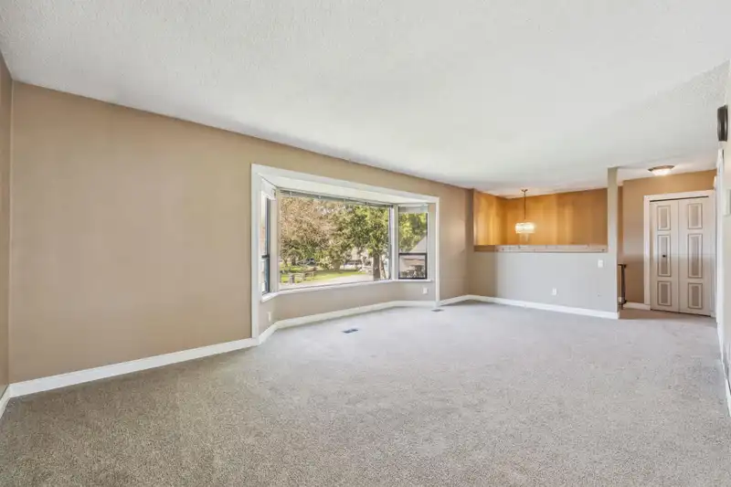 18329 HUNTER PLACE - photo 4 of 39