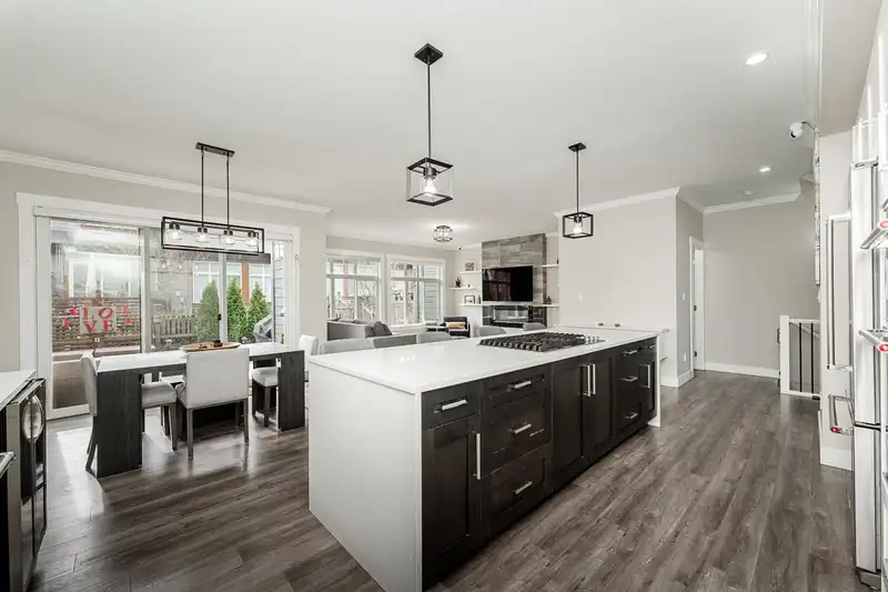 97 17033 FRASER HIGHWAY - photo 2 of 39