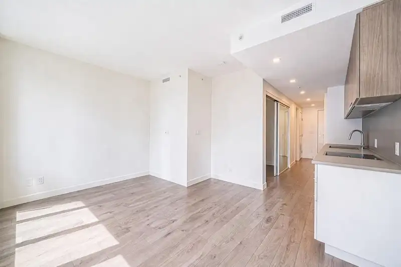 1806 13318 104 AVENUE - photo 4 of 35