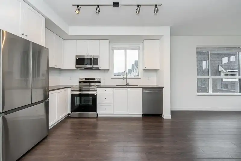 214 15738 85 AVENUE - photo 1 of 15