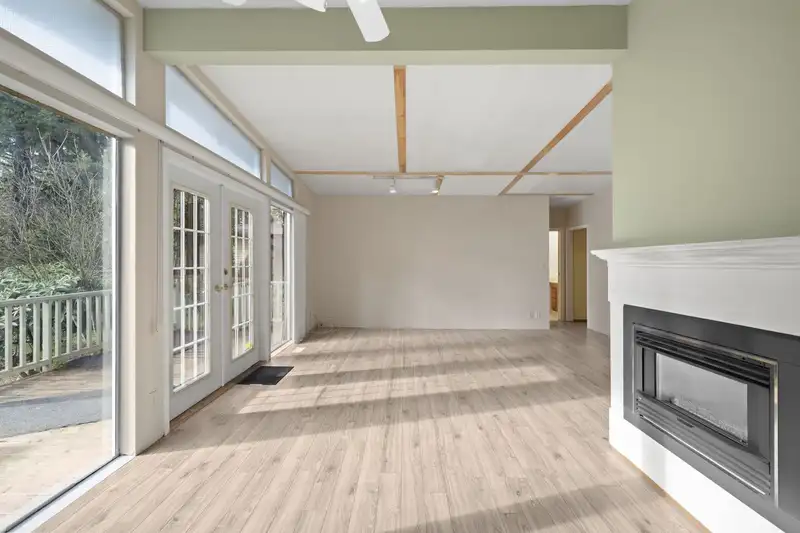 13482 58 AVENUE - photo 3 of 23